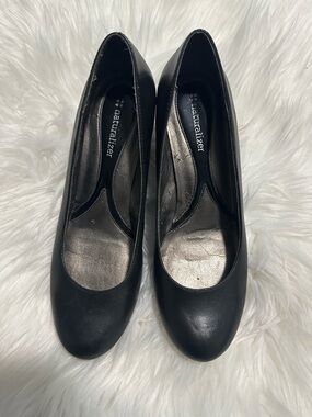 Naturalizer Black Women's Classic Round-Toe Pumps - Sleek Leather Look sz 37.5